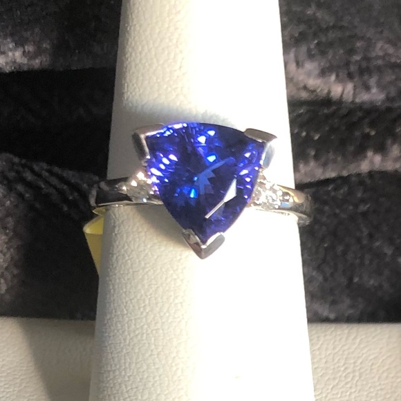 950 platinum 4A tanzanite and diamond ring - Picture 11 of 17